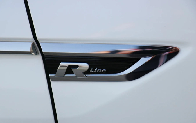Volkswagen Tiguan cena 135050 przebieg: 71900, rok produkcji 2019 z Zelów małe 742